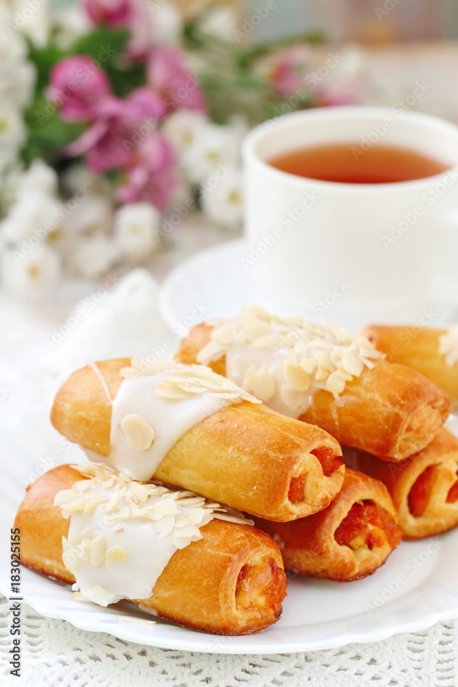Roll with sweet cream, almonds and apricot jam Roll with sweet cream, almonds and apricot jam