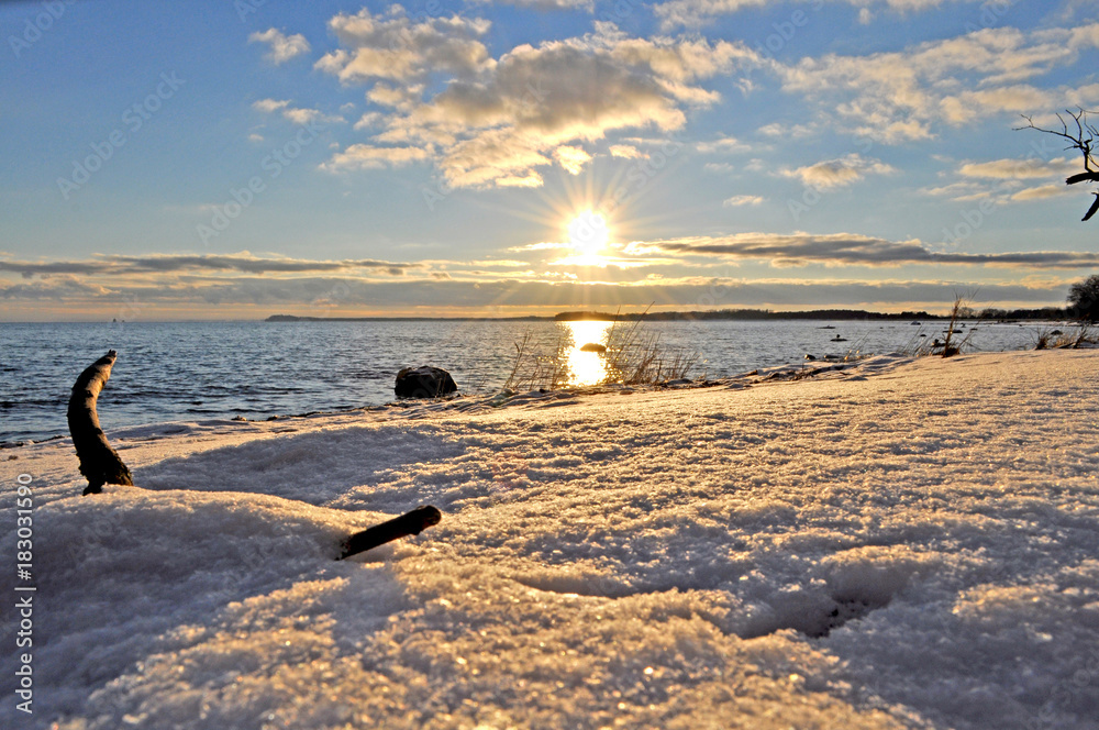 Fototapeta premium Sonnenuntergang am Südstrand in Göhren im Winter