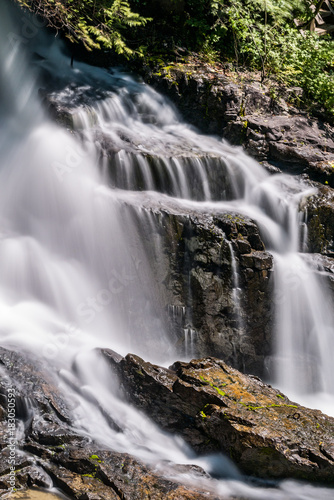 Fototapeta Naklejka Na Ścianę i Meble -  cascading waterfall 