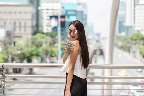 Modern single woman shopper in urban city concept. © Baan Taksin Studio