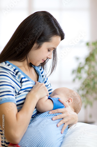 Baby feeds on mother's brea...