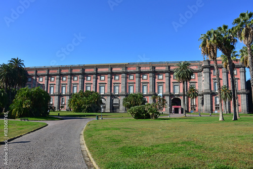 Napoli. Reggia di Capodimonte, costruita a partire dal 1738 per volere di Re Carlo di Borbone, è un palazzo reale, con annesso un parco. Fu la residenza storica dei Borbone di Napoli. 