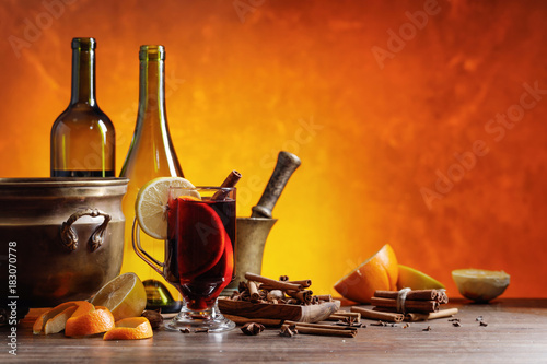 Mulled wine with spices and citrus .