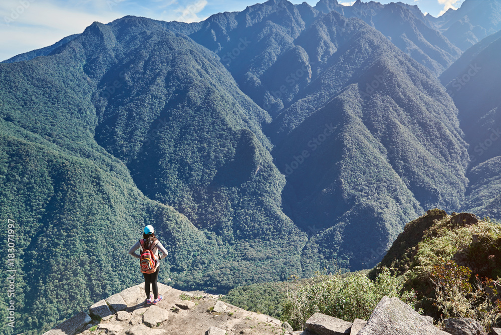 Obraz premium Woman stand on mountain peak