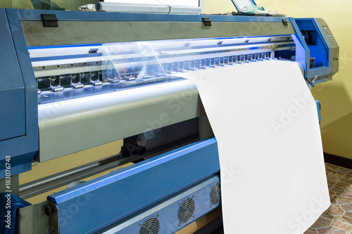Large inkjet printer head working on white blank vinyl