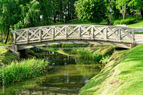 Brücke im Schlosspark Cesis, Lettland