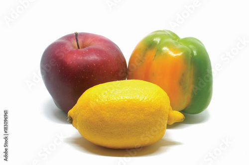 Obraz na płótnie Apple, lemon and green pepper on the white background w salonie