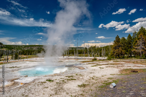 Gorąca wiosna termalna w Yellowstone