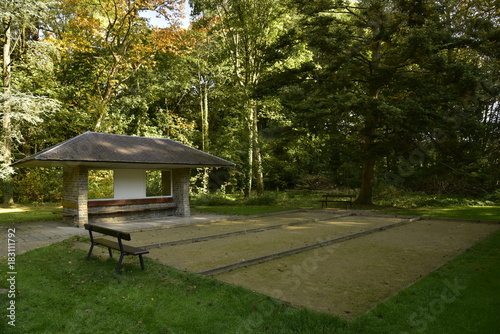 Terrains pour la pétanque ,ombragé au Vrijbroekpark à Malines