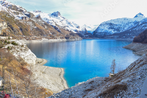 Lac du Chevril, Alpes françaises. Tignes 1800 m.