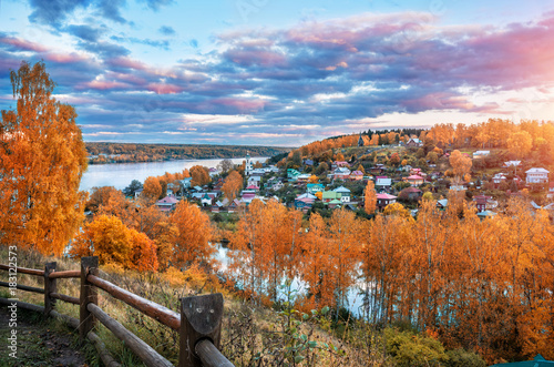 View of the autumn town of Plyos from the height of the Cathedral Mountain Вид на осенний город Плёс с высоты Соборной горы