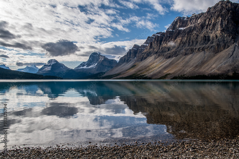 BOW LAKE. ICEFIELDS PARKWAY