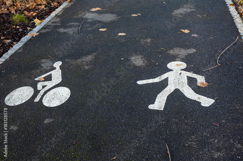 Wer läuft den hinter Fahrad her