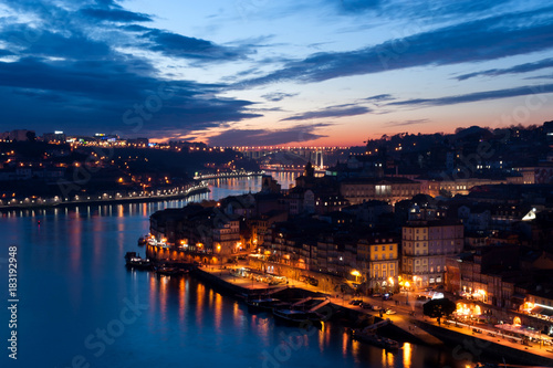 Porto  Portigal  photo de nuit