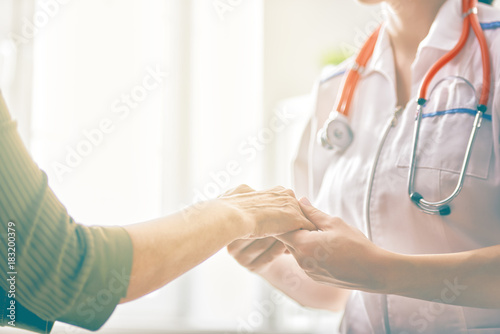 Slika na platnu Female patient listening to doctor
