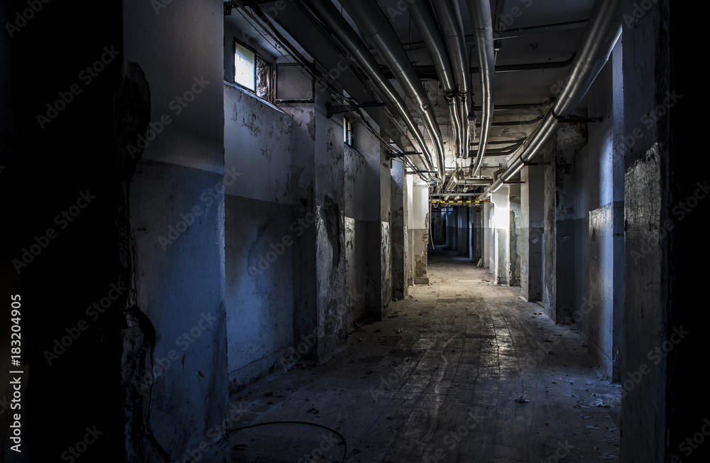 I sotterranei dell'ospedale abbandonato.