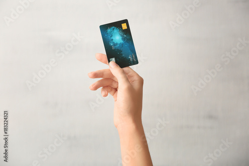 Hand of woman with credit c...