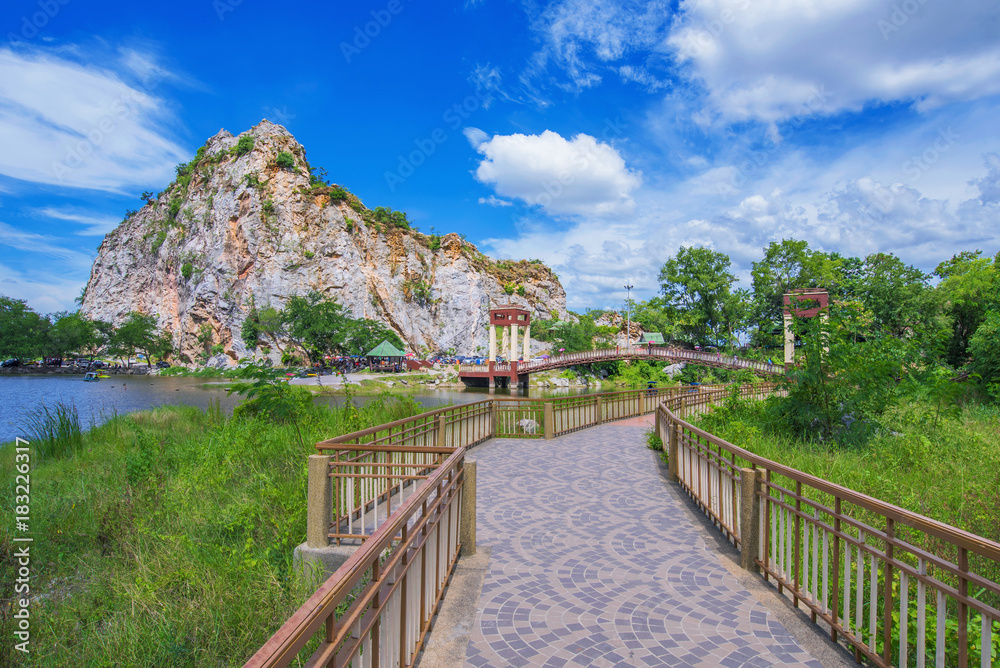 Fototapeta premium Footbridge in Khao Ngu Stone Park