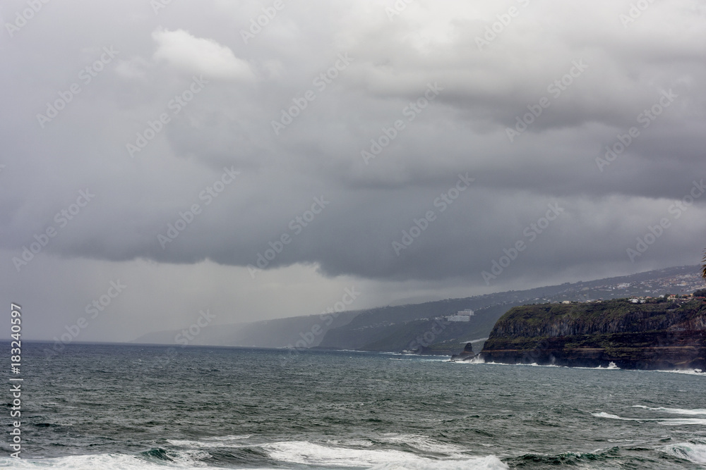 Fototapeta premium Acantilados en la isla de tenerife