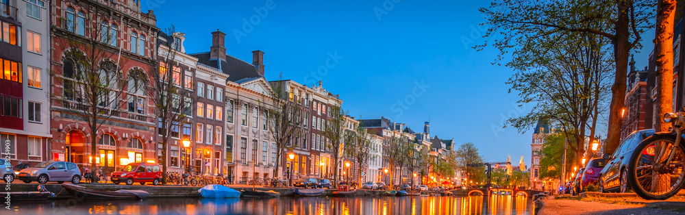 Fototapeta premium Night in Amsterdam, Netherlands.