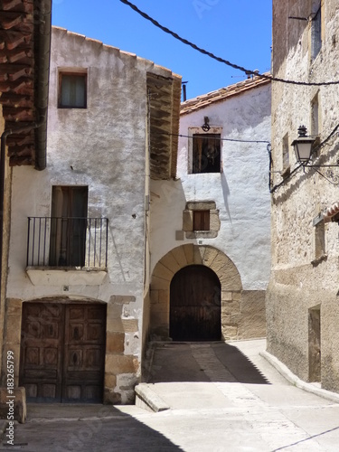 Fototapeta Naklejka Na Ścianę i Meble -  Puertomingalvo. Pueblo en Parque Cultural del Maestrazgo en la comarca de Gúdar-Javalambre, en la provincia de Teruel en Aragón, España