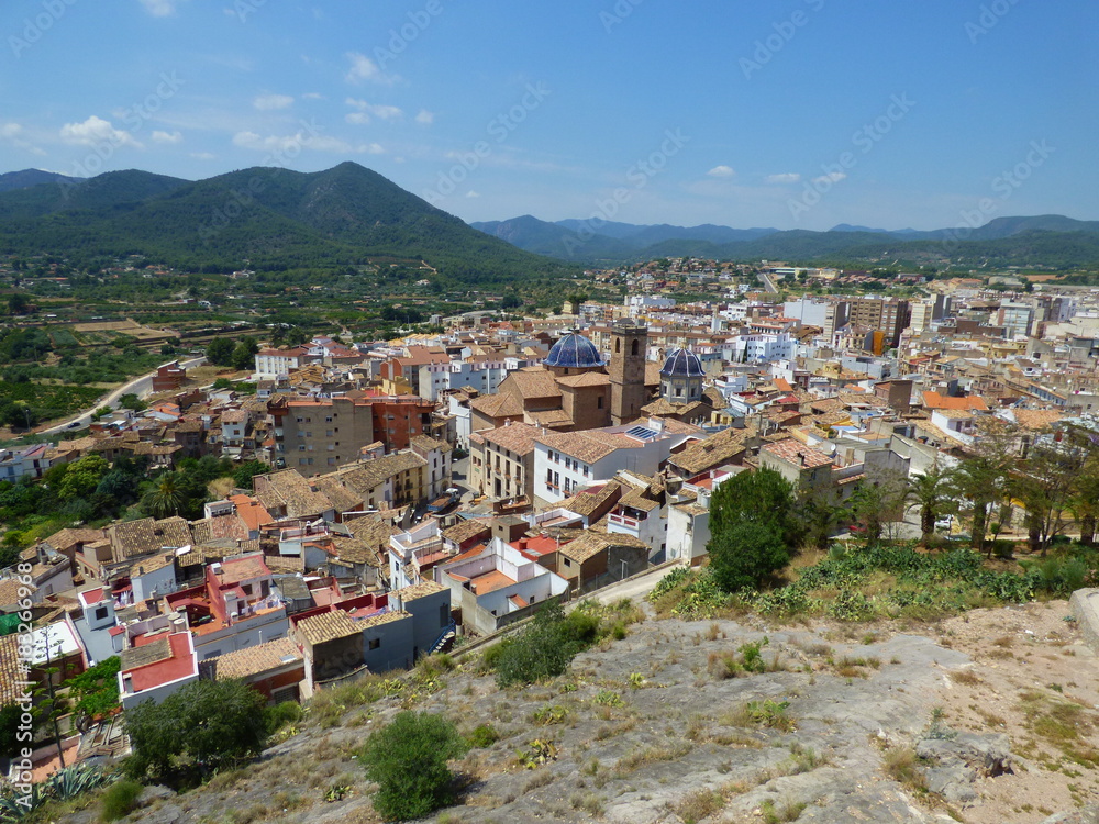 Onda es un municipio y una localidad de la Comunidad Valenciana, España. Perteneciente a la provincia de Castellón, en la comarca la Plana Baja.