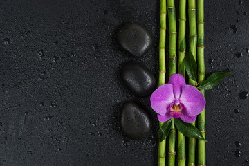 Sierkussen Badkamer Zen stenen met orchidee en bamboe  © epitavi
