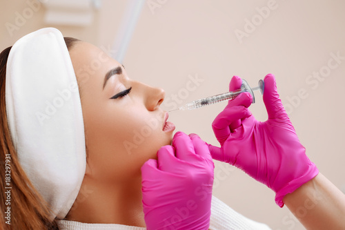 Procedure filler injection in beauty clinic.