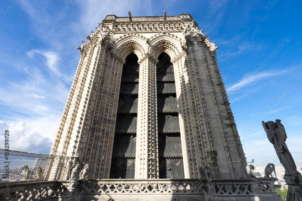 パリ・ノートルダム大聖堂の双塔