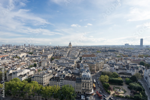 ノートルダム大聖堂から見るパリ市街の風景 © jyapa