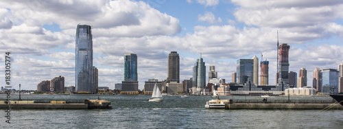 Skyline von New Jersey City am Hudson River in den USA.
