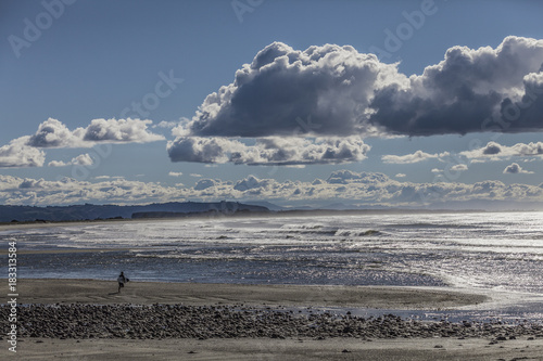 Surfer am Maketu Beach, Neuseeland, Südinsel photo