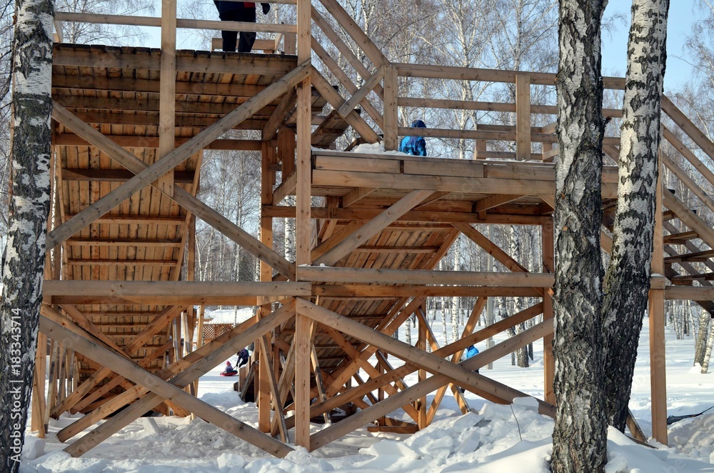 Детская деревянная горка, зима, лед,весело, развлечение, радость, смех, отдых Детская деревянная горка, зима, лед,весело, развлечение, радость, смех, отдых