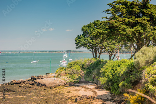 Sentier côtier à Sarzeau dans le Golfe du Morbihan