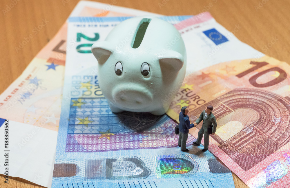 Sparschwein und Geschäftsabschluss