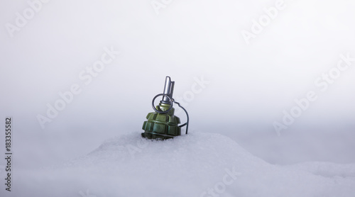 grenade,winter snow