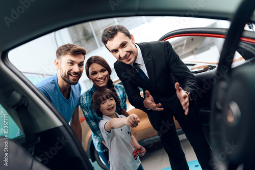A young family came to the car showroom to choose a new car.