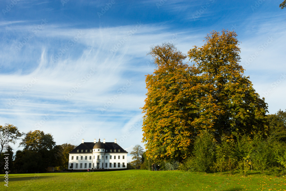 Ταπετσαρία Beautifull Bernstoff palace and park near Copenhagen, Denmark