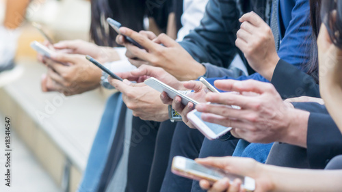 Foto group of hand with smartphone