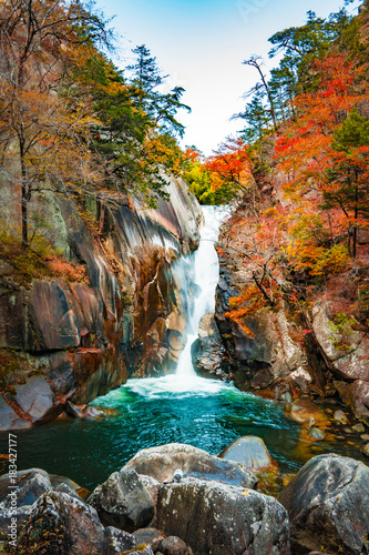 Sengataki Waterfall in Autumn – Stunning Fall Foliage and Clear Stream