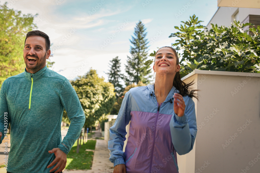 Naklejka premium Smiling couple exercise together. Close up.