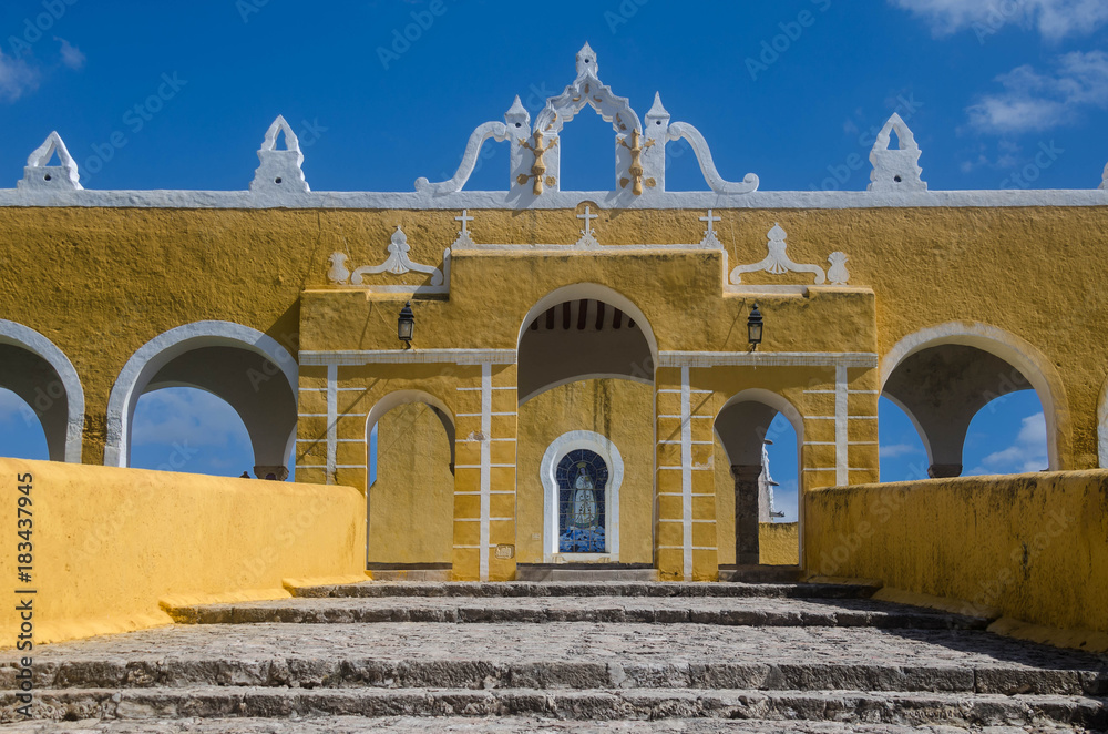 Fototapeta premium Izamal nunnery of San Antonio