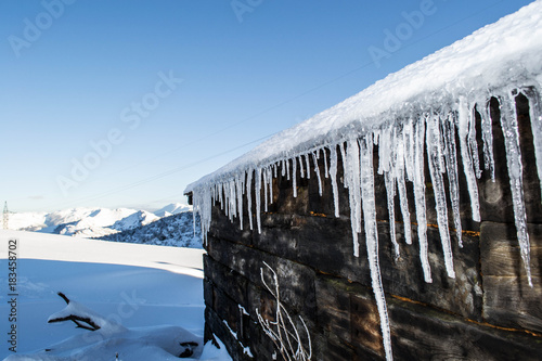 Hielo en el tejado  Carampanos 