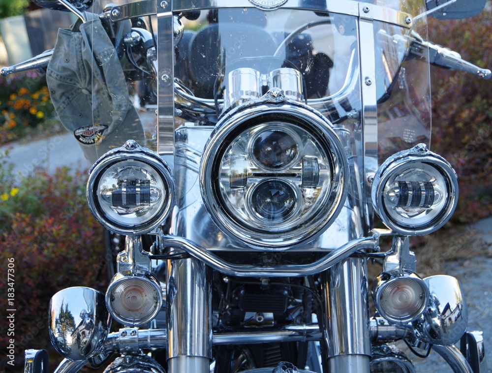 Motorrad-Scheinwerfer - in Farbe und schwarz weiß Stock Photo