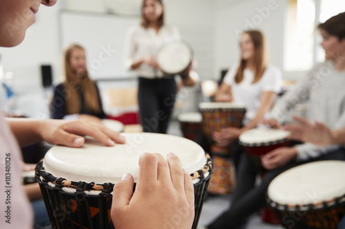 Leinwand Poster Teenage Students Studying Percussion In Music Class