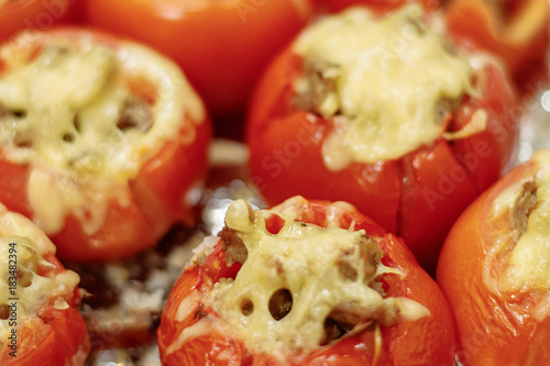 Obraz na płótnie tomatoes stuffed with meat w salonie