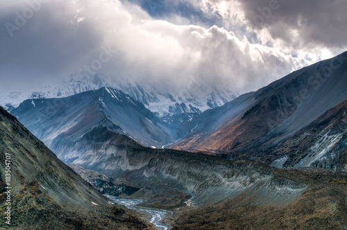 Path to the Tilicho lake, up to the Himalayas in the clouds © Svitlana Belinska