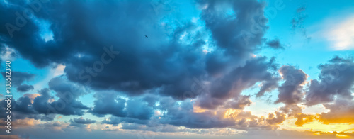 Dark clouds in the sky © Gabriele Maltinti