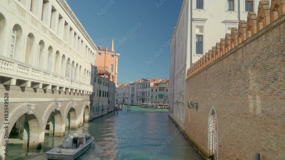 15300_The_speedboats_touring_around_the_grand_canal_in_Venice_Italy.mov 15300_The_speedboats_touring_around_the_grand_canal_in_Venice_Italy.mov