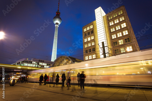 Bild auf Leinwand Bewegung am Alexanderplatz